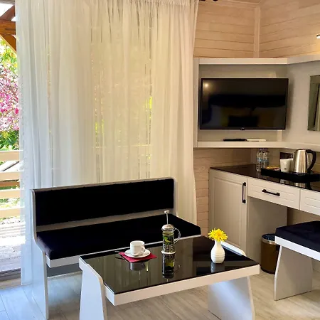 爱达酒店 2* Çıralı