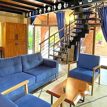 爱达酒店 2* Çıralı